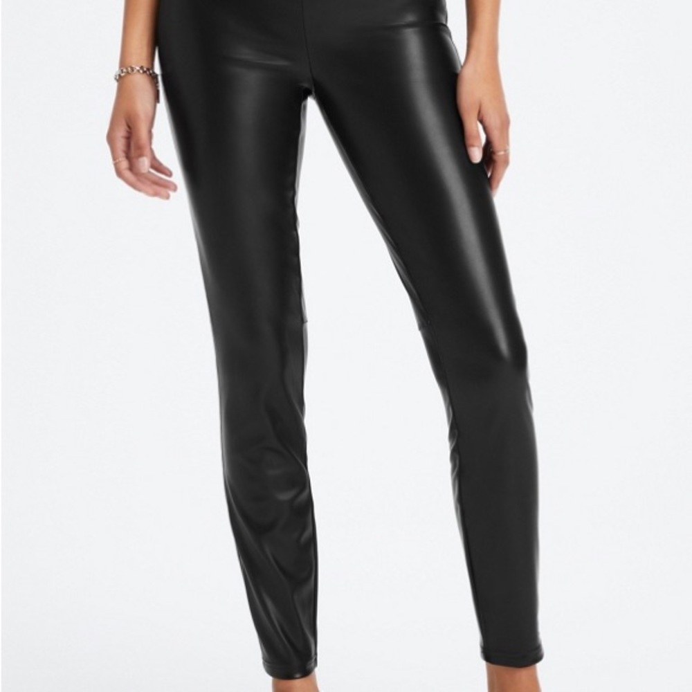 New Fabletics Vegan Leather Pull On Black Legging Pant